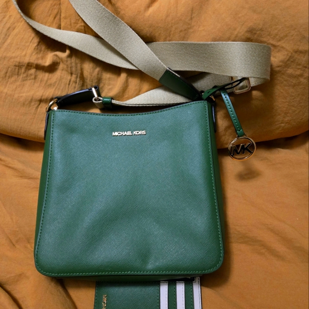 MICHAEL KORS JET SET TRAVEL SMALL CROSSBODY w/matching card/coin case